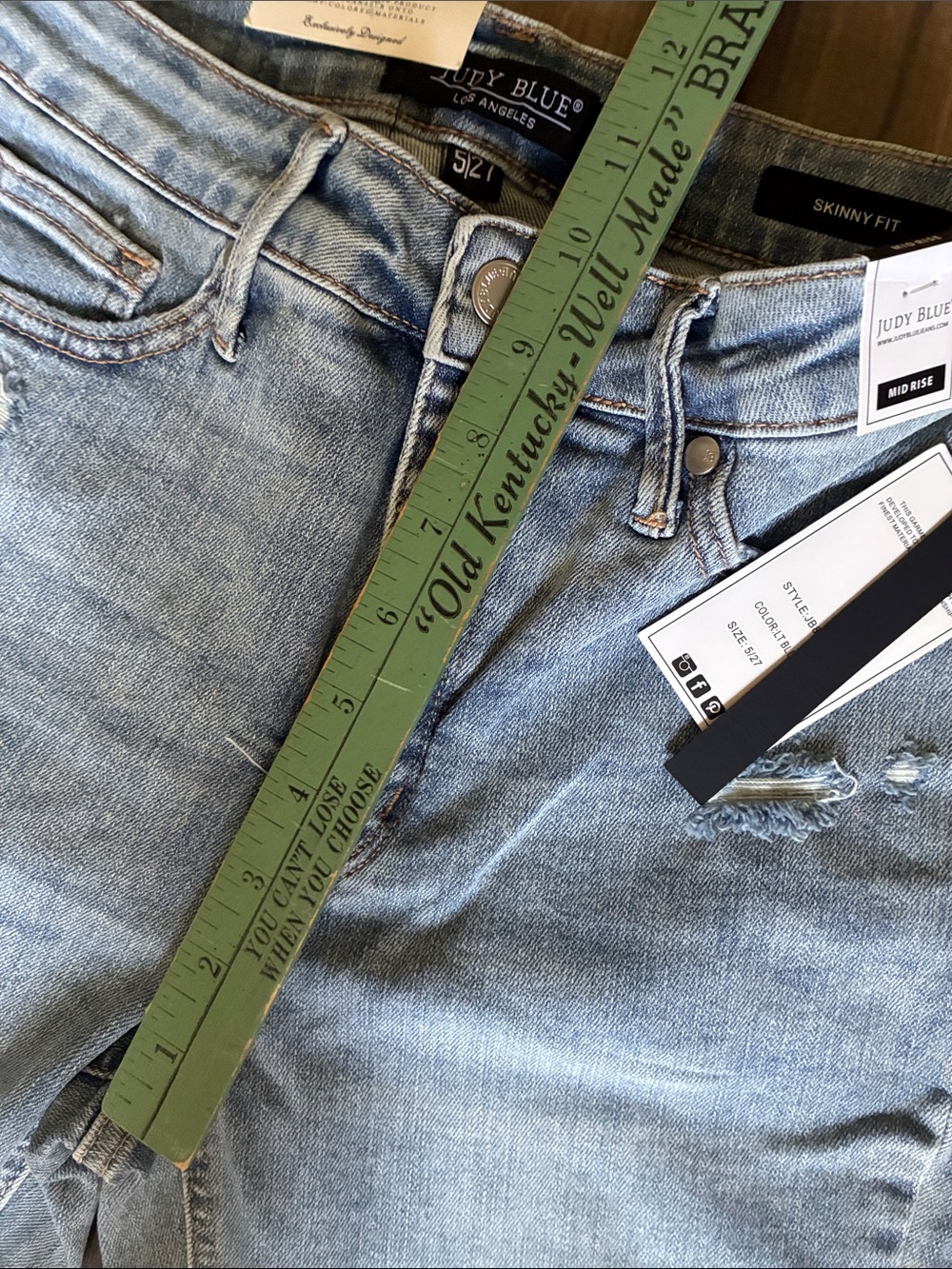 Judy Blue Light Wash Mid-Rise Destroyed Skinny Jeans- NWT- Size 5/27 - Picture 14 of 15
